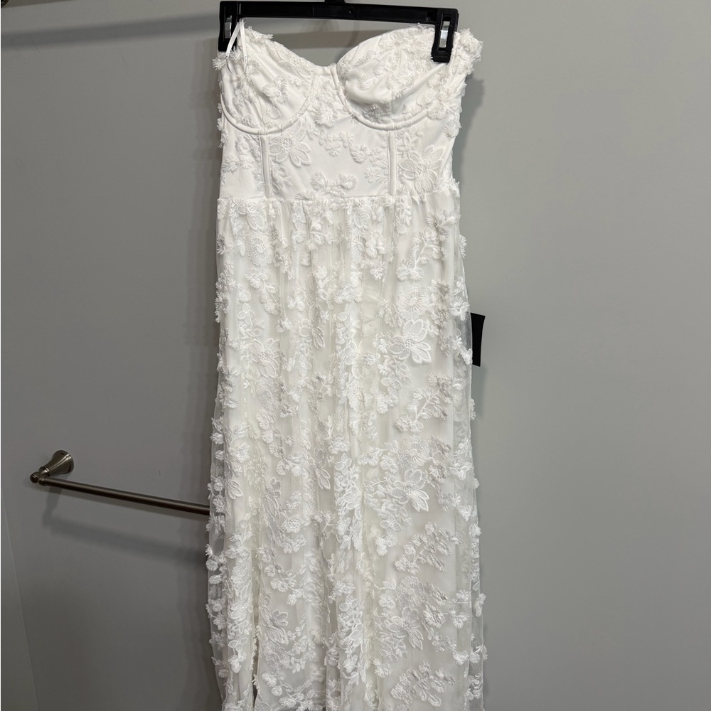 Lulu's Quite Perfect Floral Embroidered Strapless Midi Dress white - Picture 3 of 5